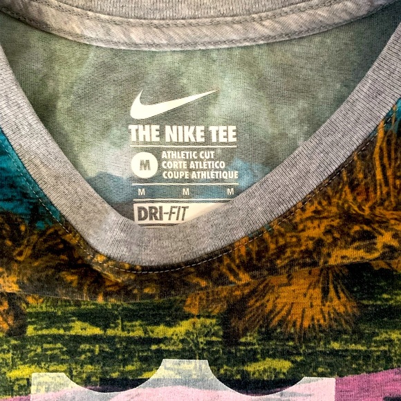 Like New Nike LeBron tee - Picture 3 of 3